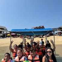 Grupo de viajeros en excursión